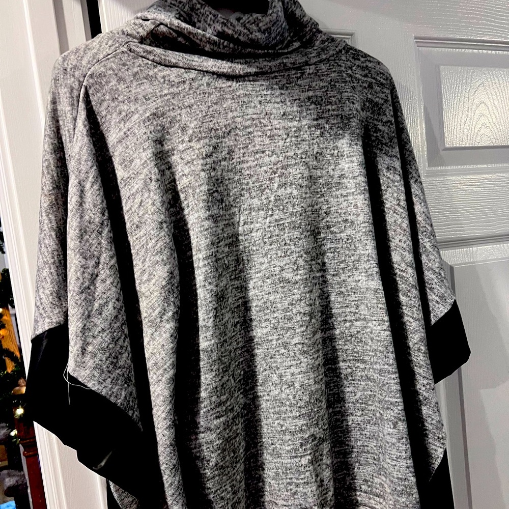 Black/gray Poncho